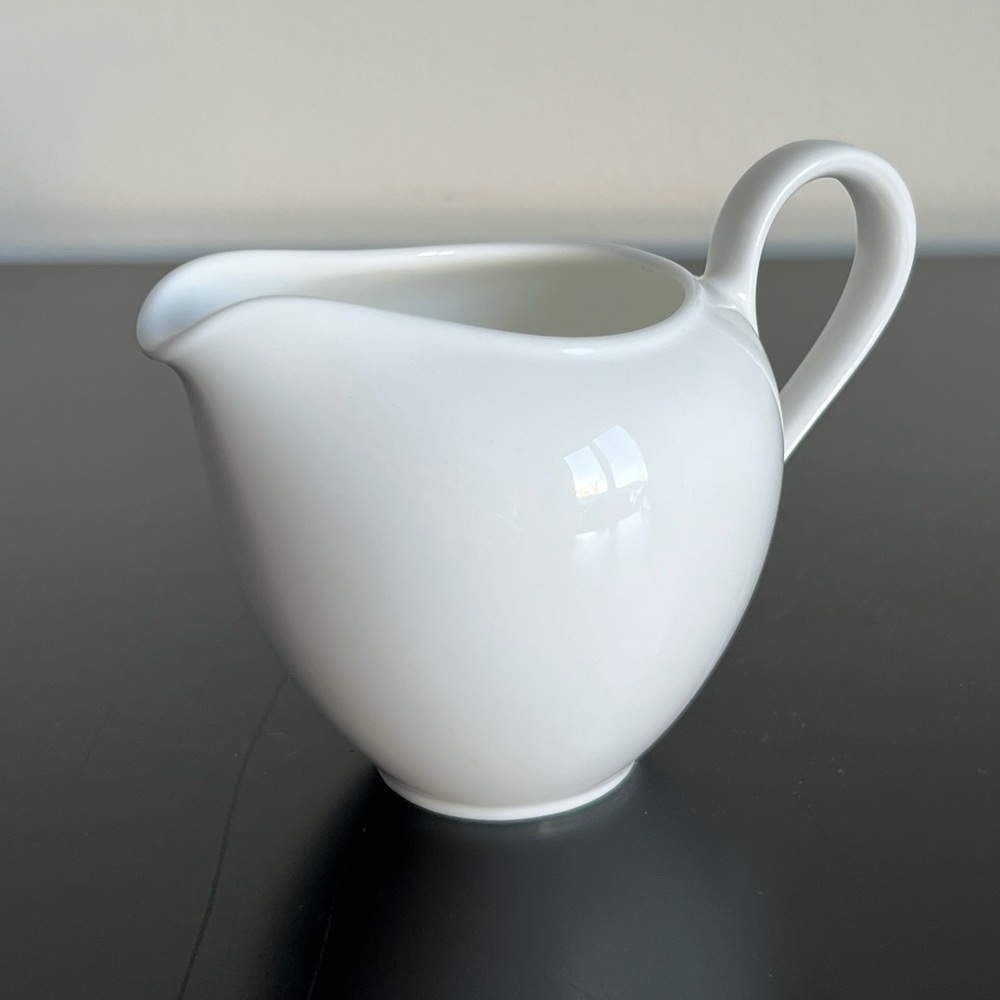 Villeroy & Boch dinnerware bone porcelain Anmut Creamer - 6.75 oz. Never used.